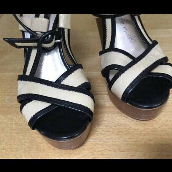 Nanette Lepore black & tan patent leather SEXY Wedge Sandals size 6.5 - Picture 4 of 8